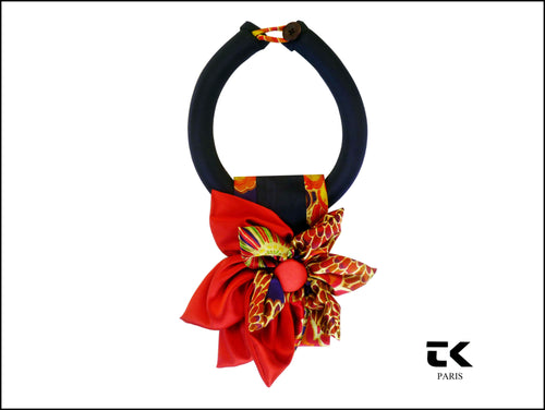 Collier BEAUTY FLOWER / 225 €